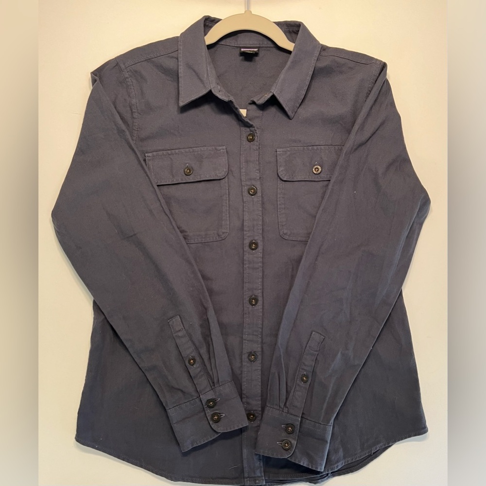 Women’s Patagonia lightweight button up